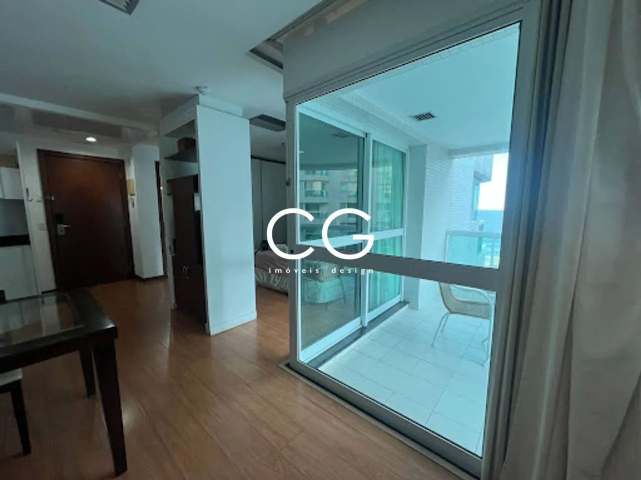 Furnished 1-bedroom apartment with glass-enclosed balcony — photo 18