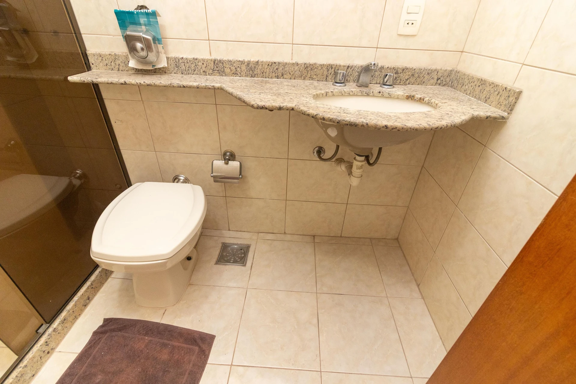 4-bedroom apartment with 2 en-suite bathrooms and garden — photo 24