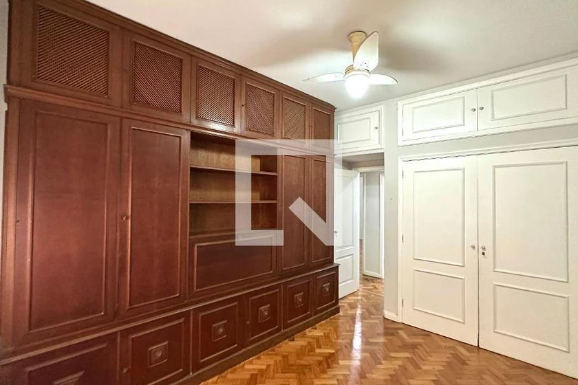 Деревянный пол или ламинат и 3 спальни: квартира 114 м² — photo 11