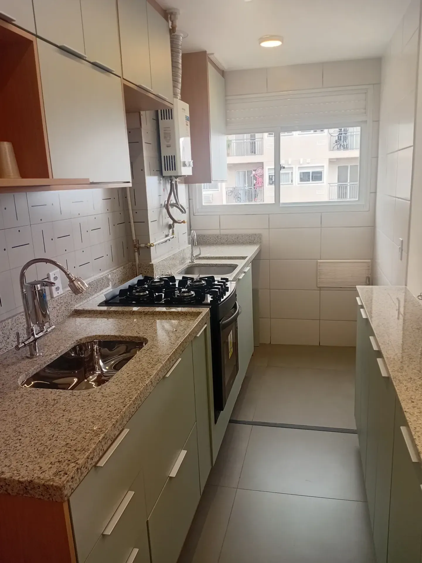 2-bedroom apartment in a building with a gym — photo 11