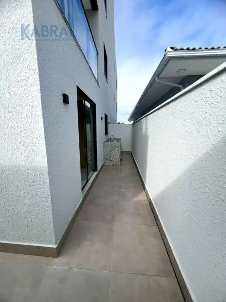 30 m² studio with balcony sink and built-in grill — photo 12