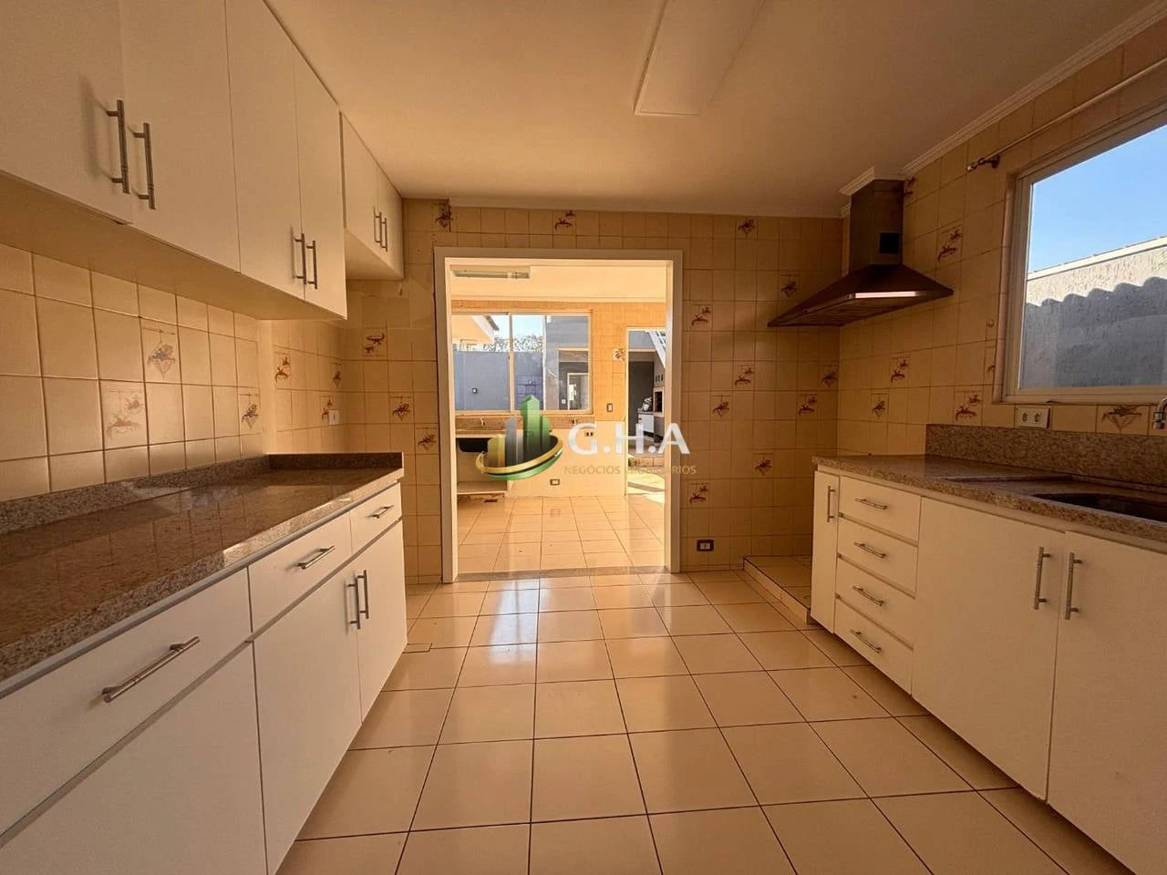 House with 3 en-suite bedrooms and a private garden — photo 25