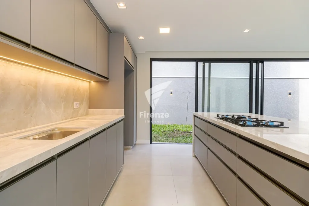 Furnished house with 4 bedrooms and 320 m² — photo 99