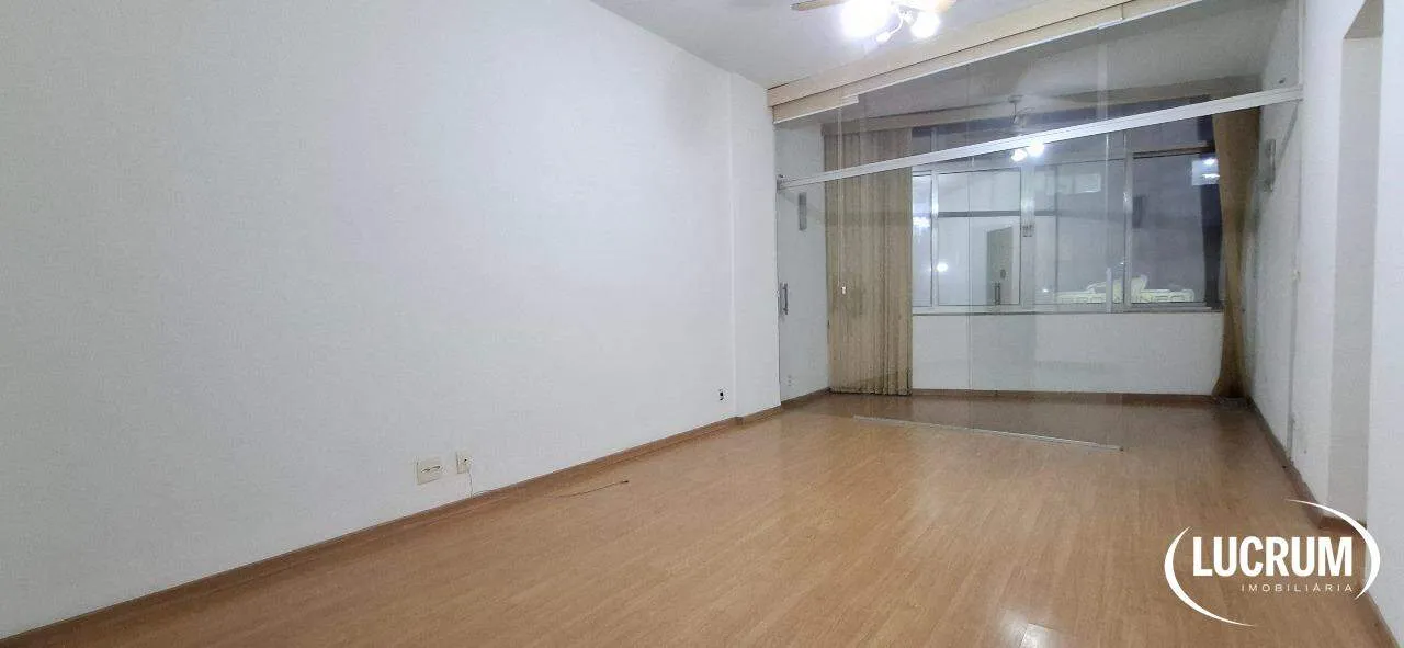 2-bedroom apartment with wood or laminate floors — photo 5