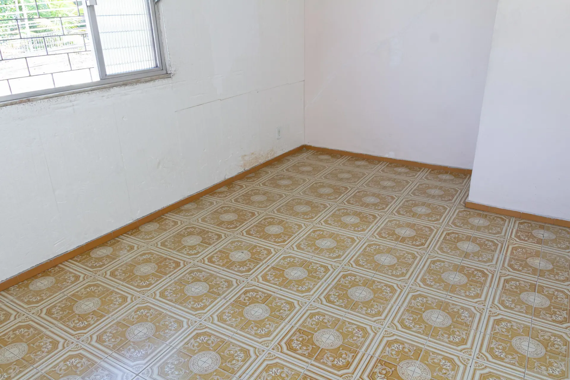 2-bedroom rental apartment with 1 bathroom and parking — photo 22