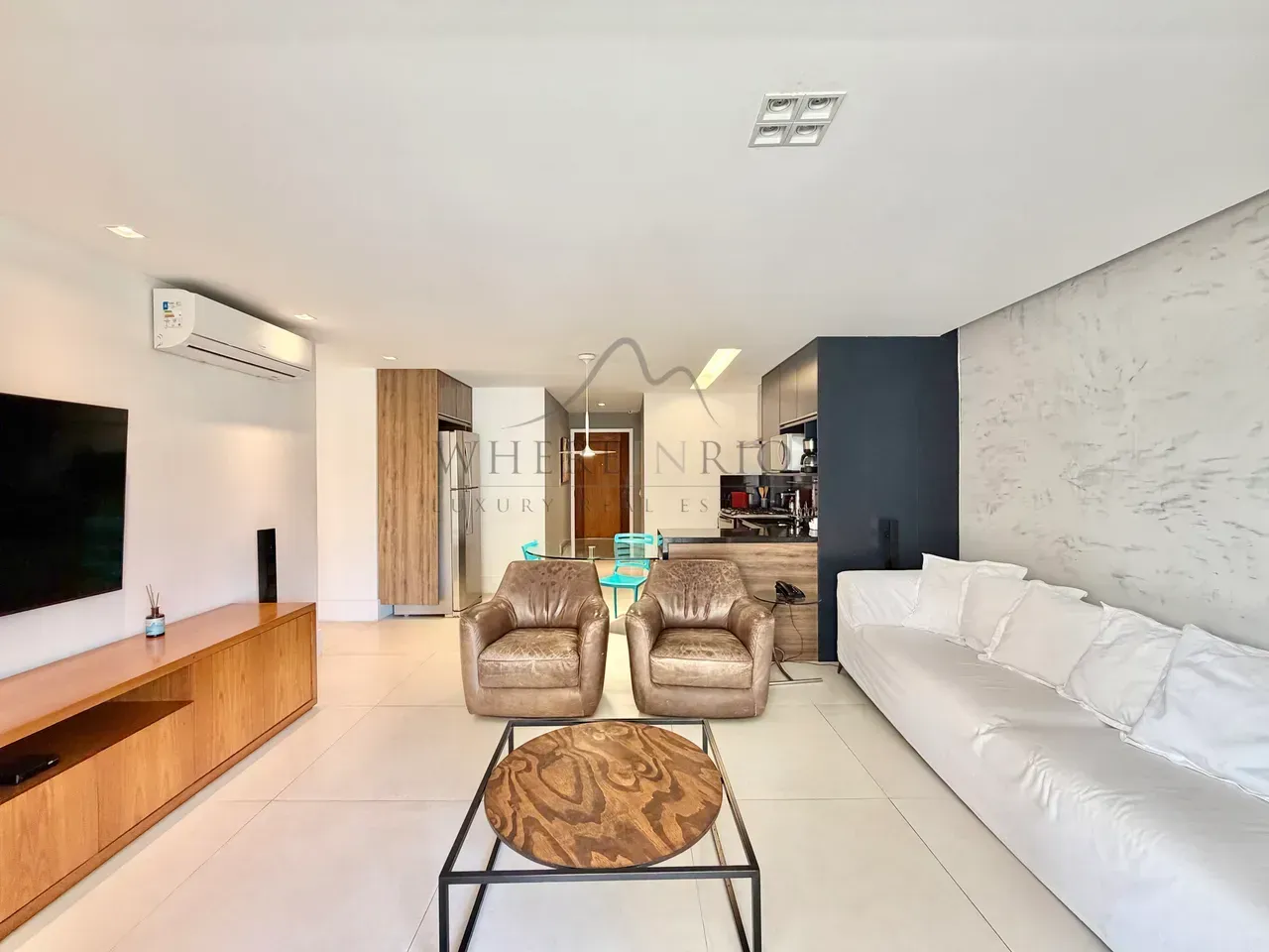 Furnished 2-bedroom apartment with balcony and parking — photo 11