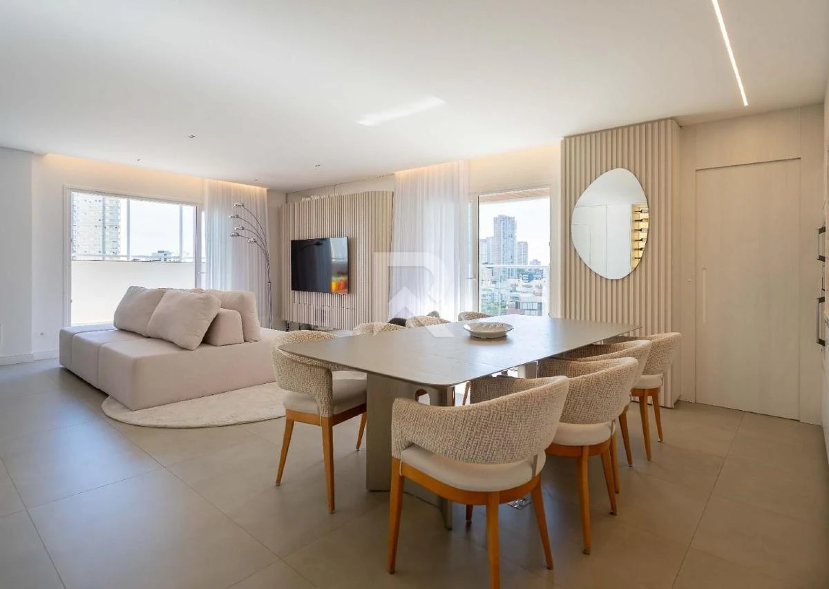 Furnished apartment, 194 m², with floor-to-ceiling windows