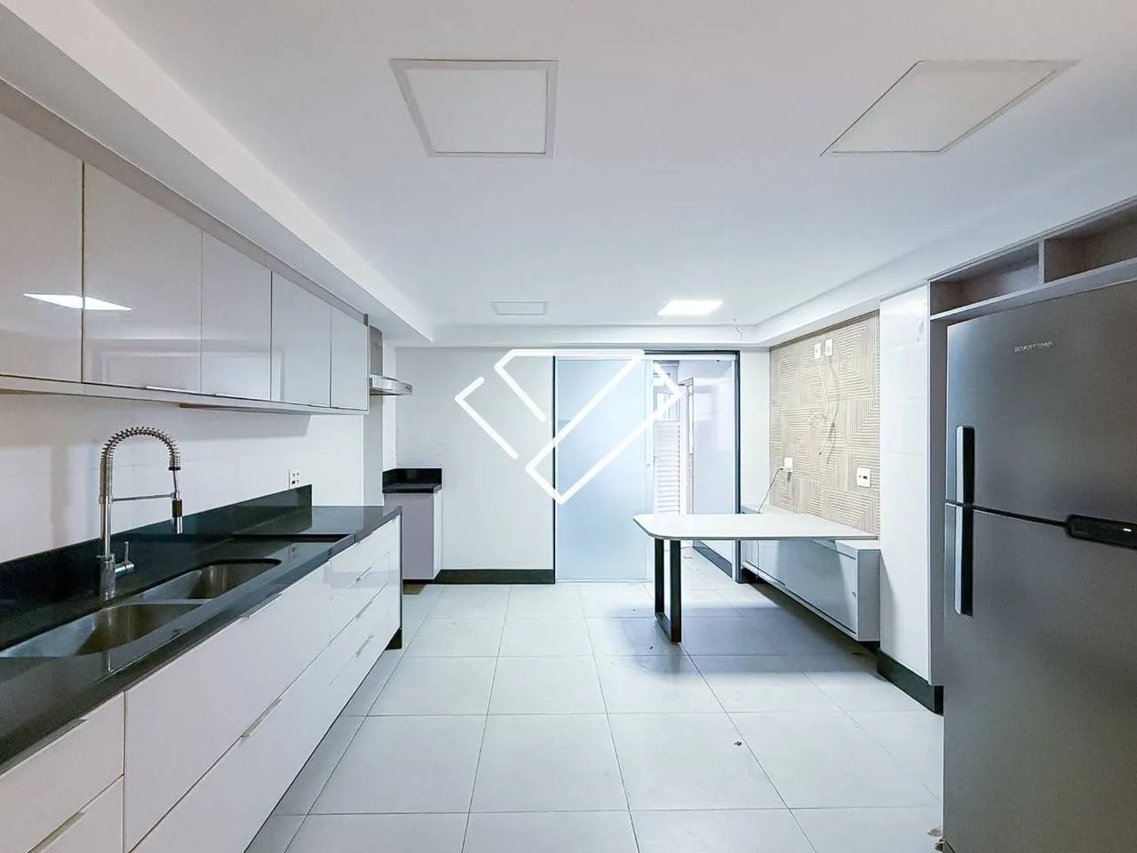Water view in a 3-bedroom apartment, 660 m² — photo 10