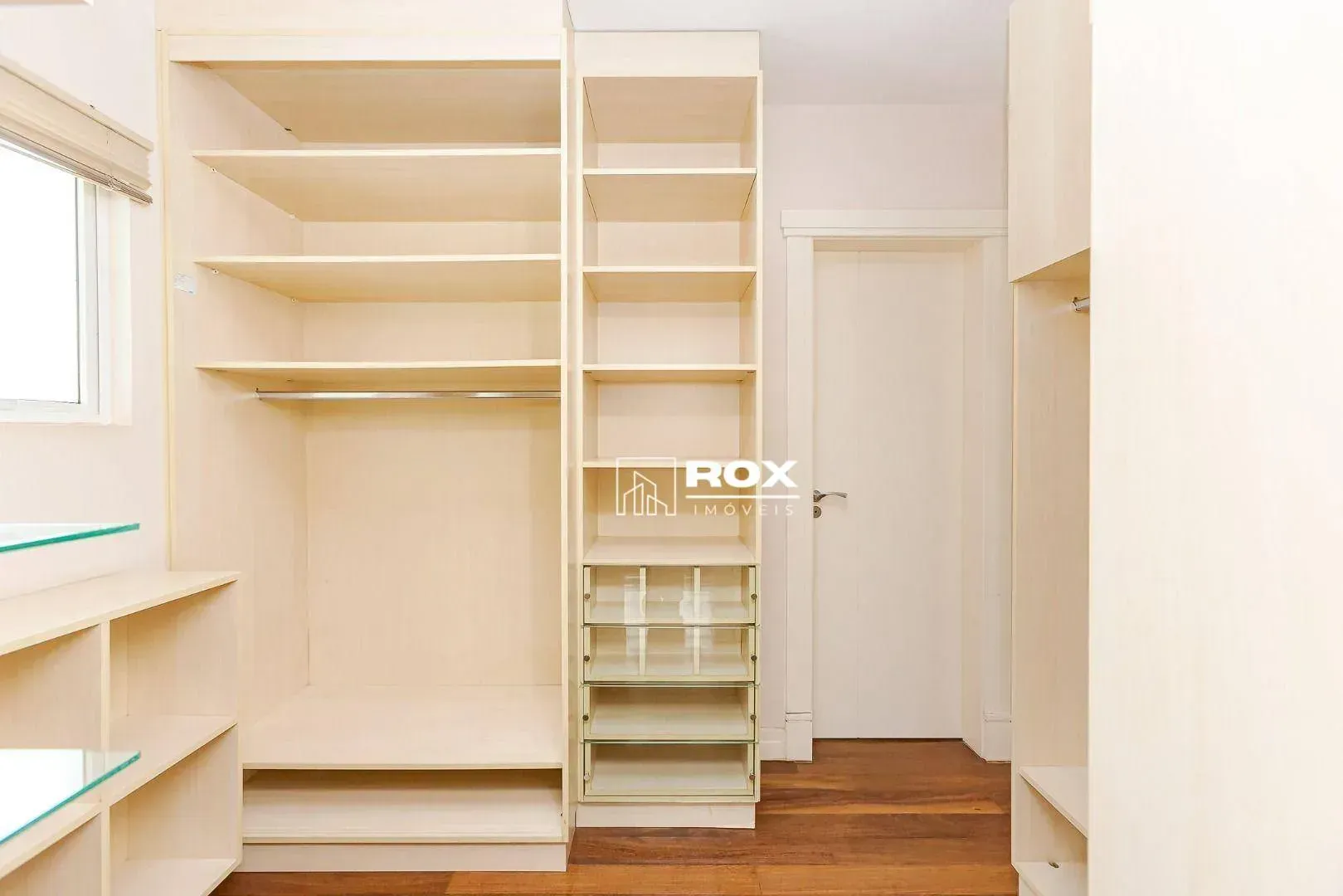 Unfurnished 598 m² house with 6 parking spaces — photo 23