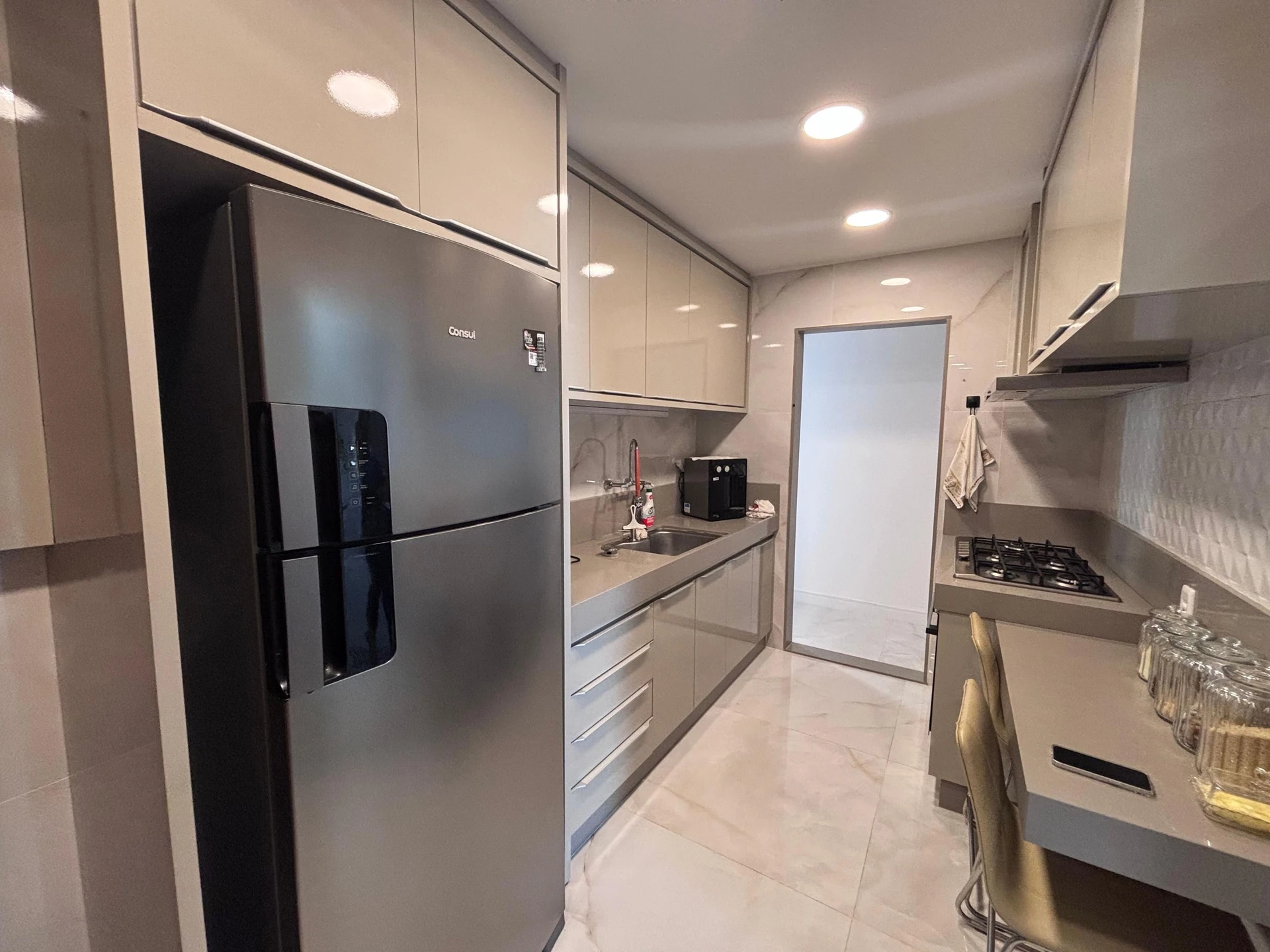 Apartamento mobiliado com 4 quartos e 4 banheiros — photo 10