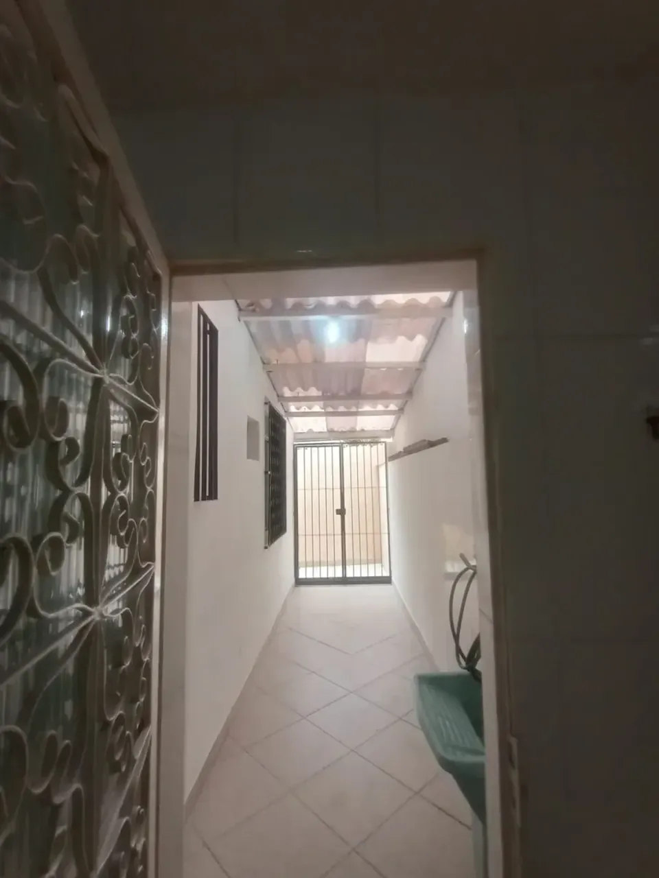 Casa de vila com 2 quartos e banheiro com box de vidro — photo 18