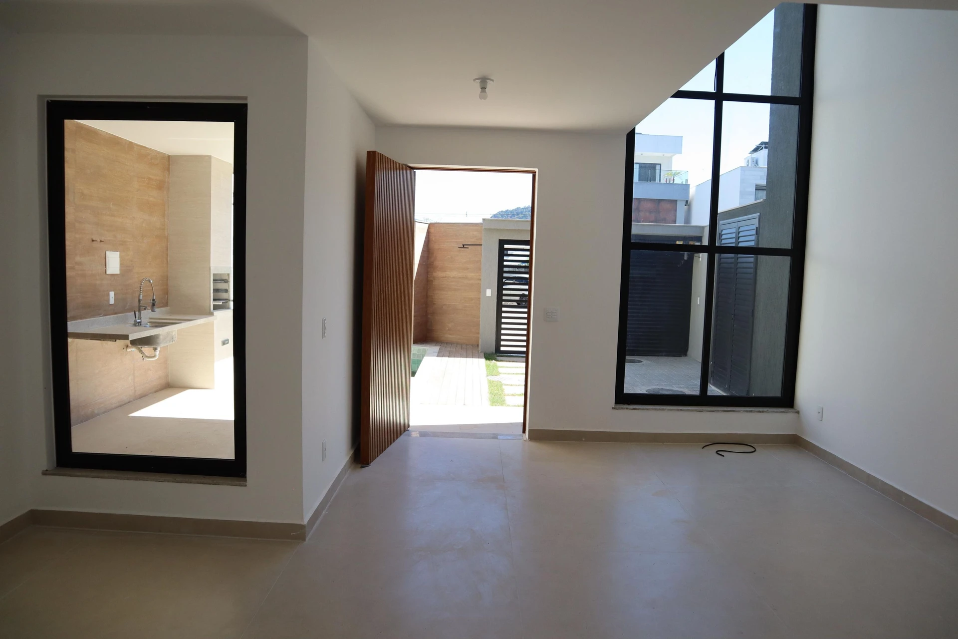 4-bedroom house with a grill on the balcony — photo 20