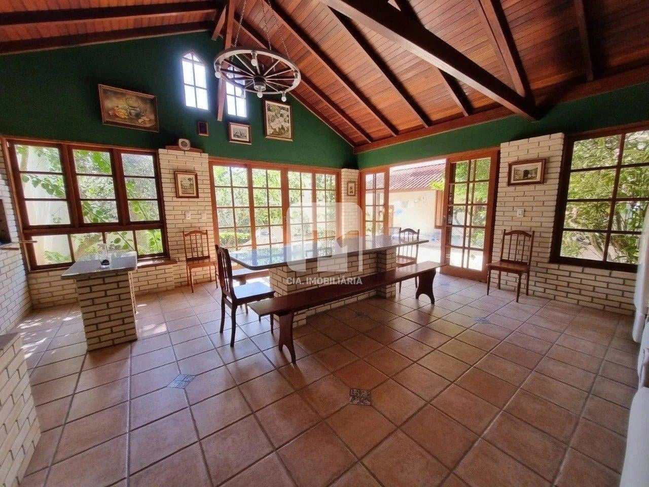 Casa de 5 dormitorios con balcón cerrado con vidrio — photo 20