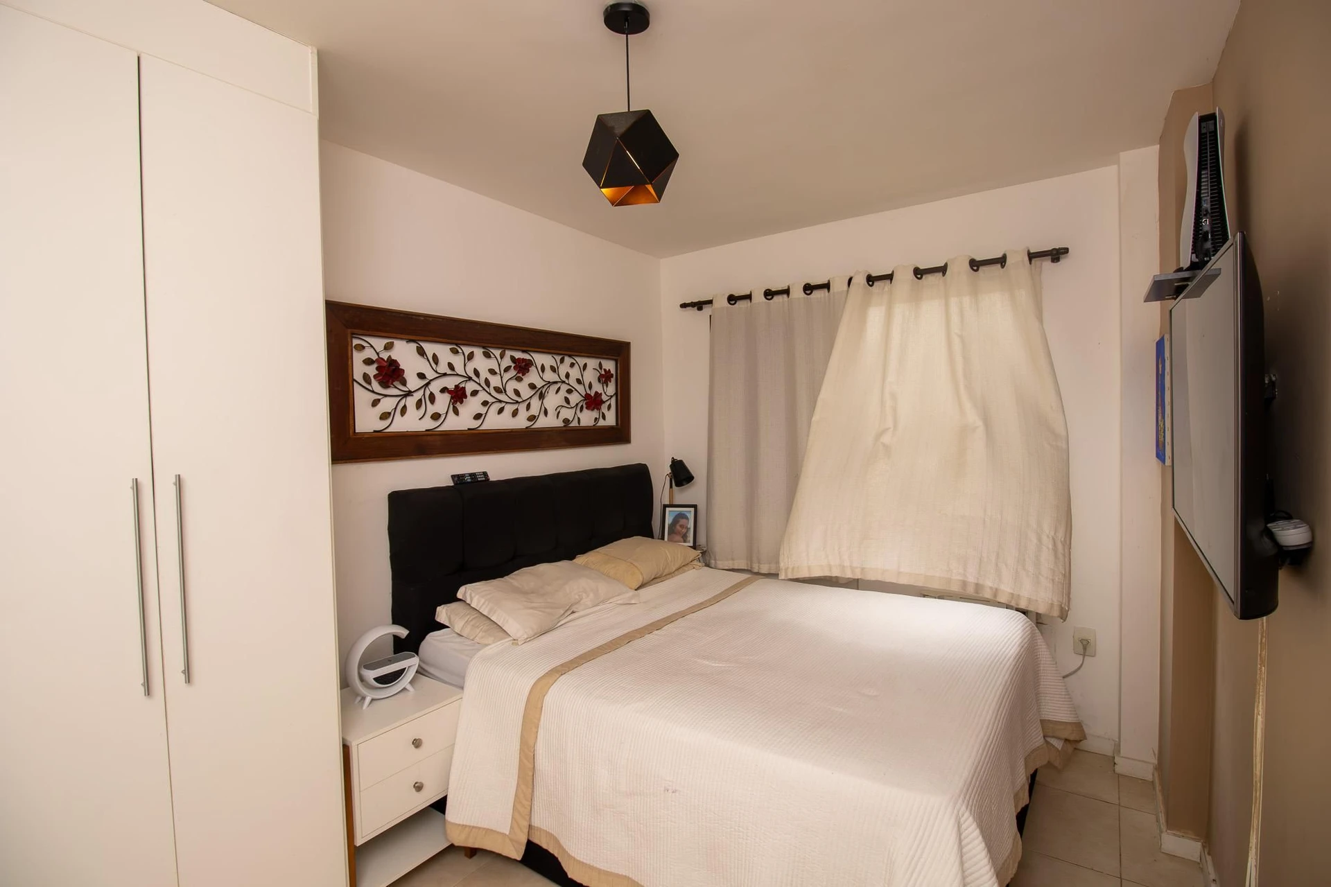 Furnished apartment, 65 m², with a glass-enclosed balcony — photo 3