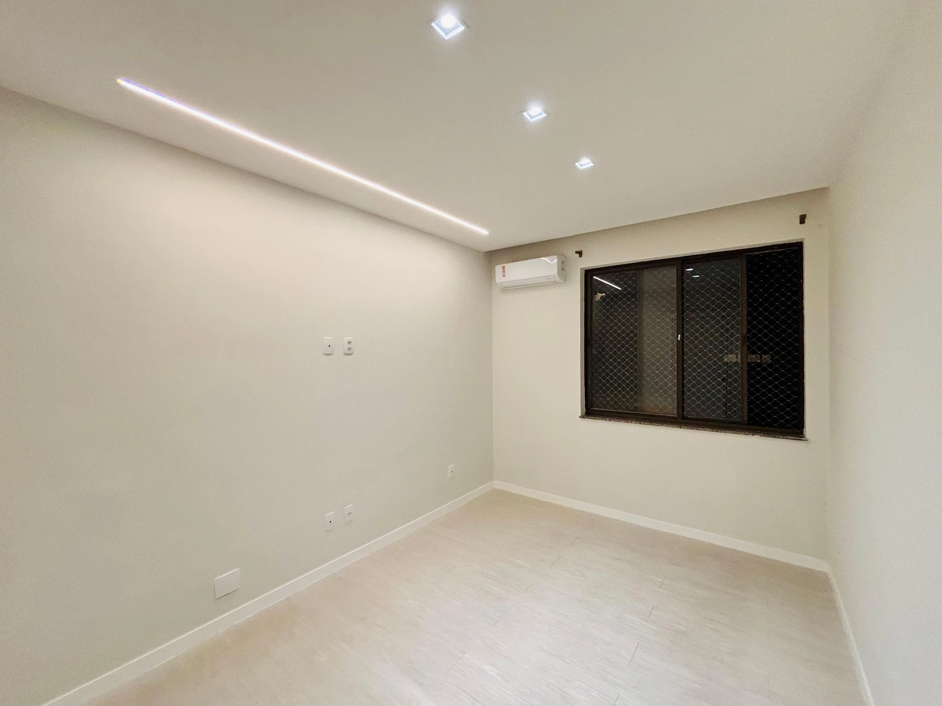 Washing machine in a 3-bedroom apartment, 401 m² — photo 31