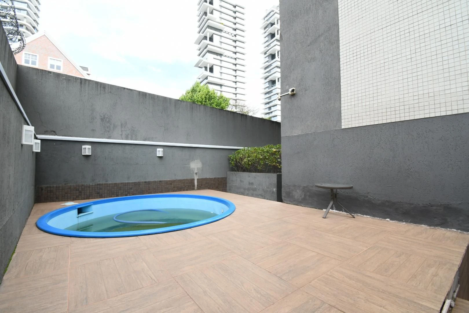 3-bedroom apartment in a building with a gym — photo 9