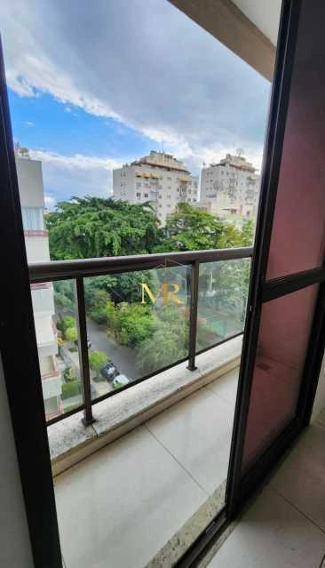 Top-floor apartment with 4 bedrooms, closed kitchen