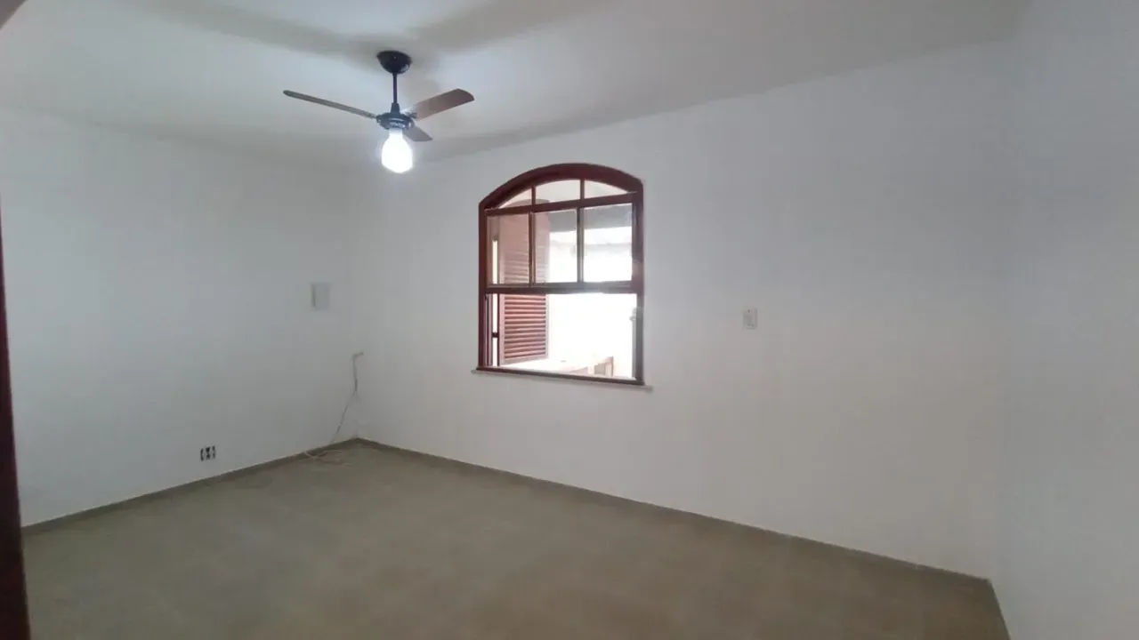 4-bedroom house with 2 bathrooms and 2 parking spots — photo 14