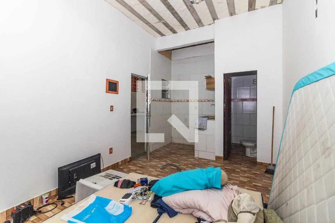 Casa sem mobília com 3 quartos e 3 banheiros, precisa reformar — photo 9