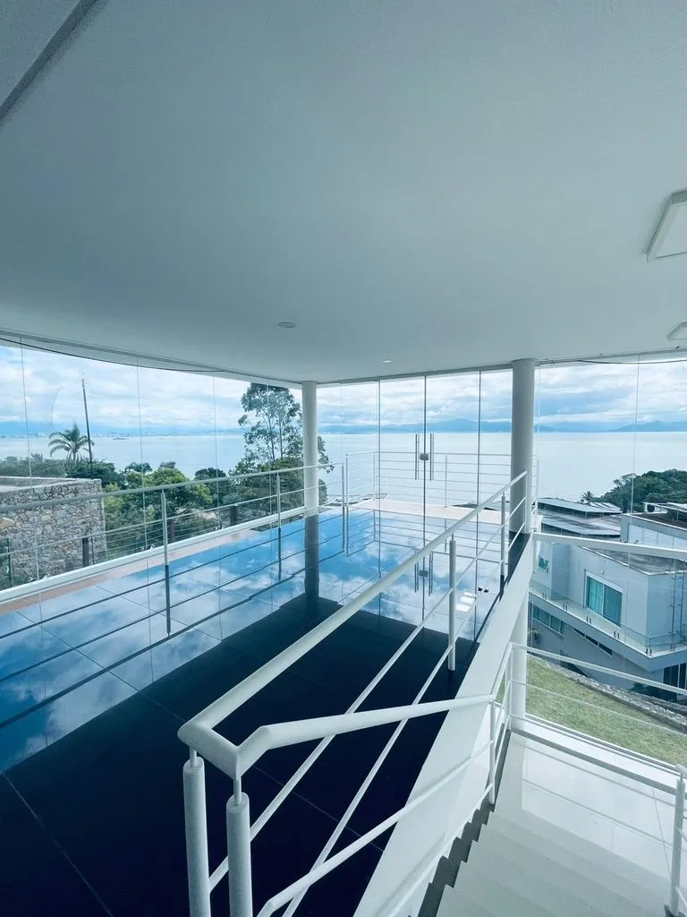 3 en-suite bedroom house with 5 parking spaces, 718 m²