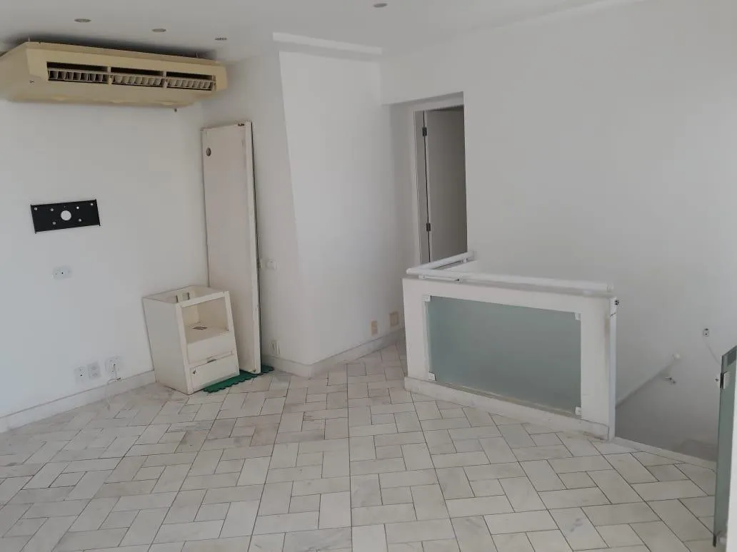 175 m² apartment with 3 bedrooms and a balcony — photo 13