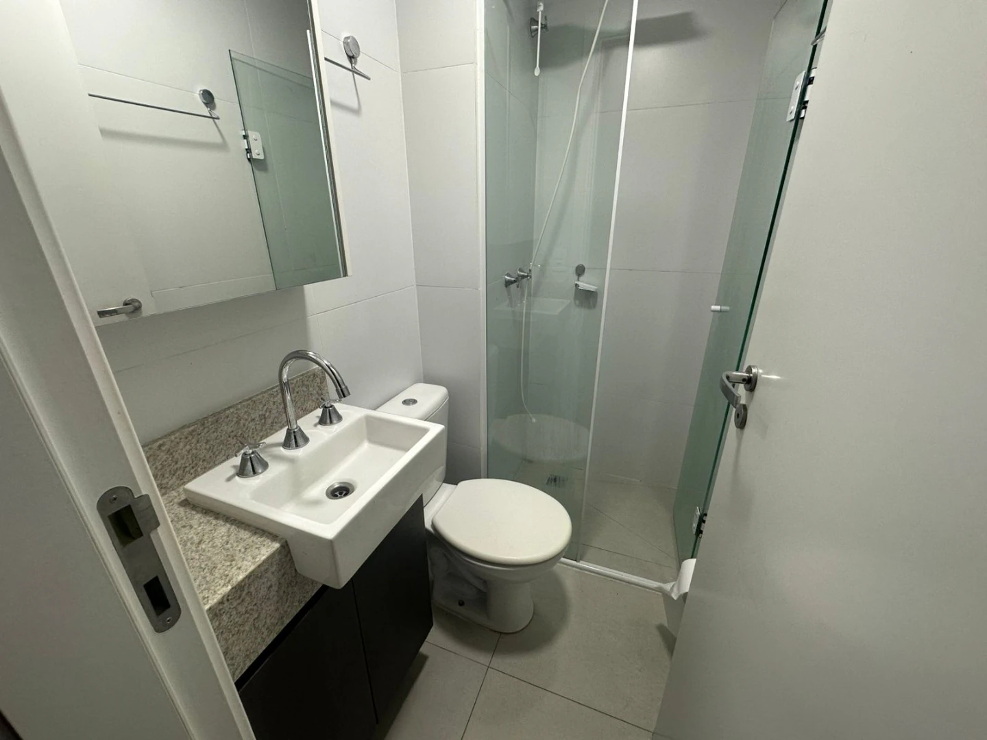 Furnished studio with 1 bedroom and no parking — photo 4