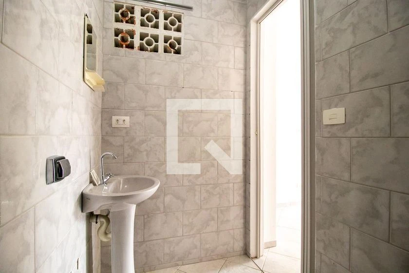 Furnished studio for rent with 1 en-suite and private yard — photo 6