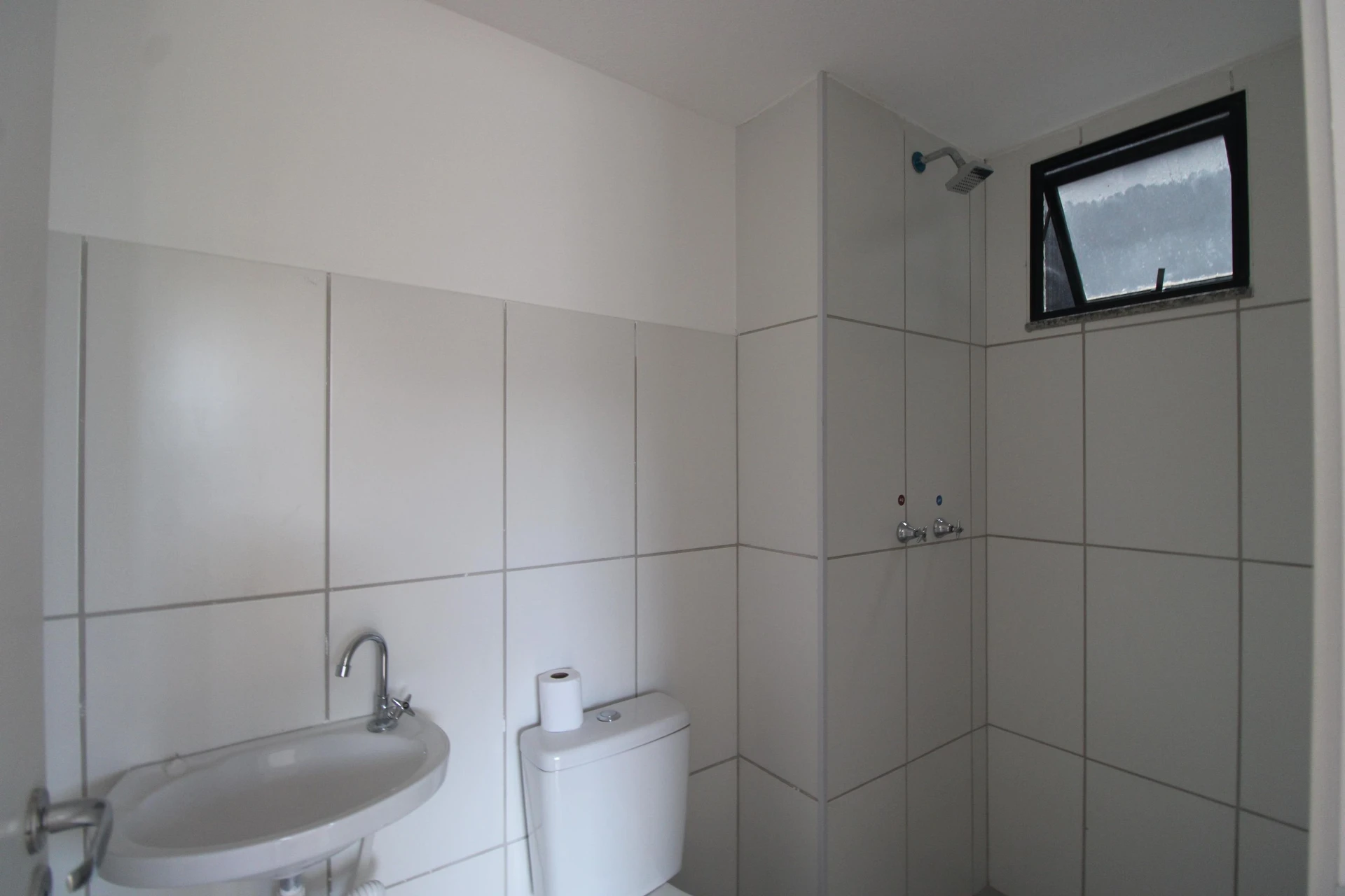 Unfurnished 2-bedroom apartment with balcony and private garden — photo 27