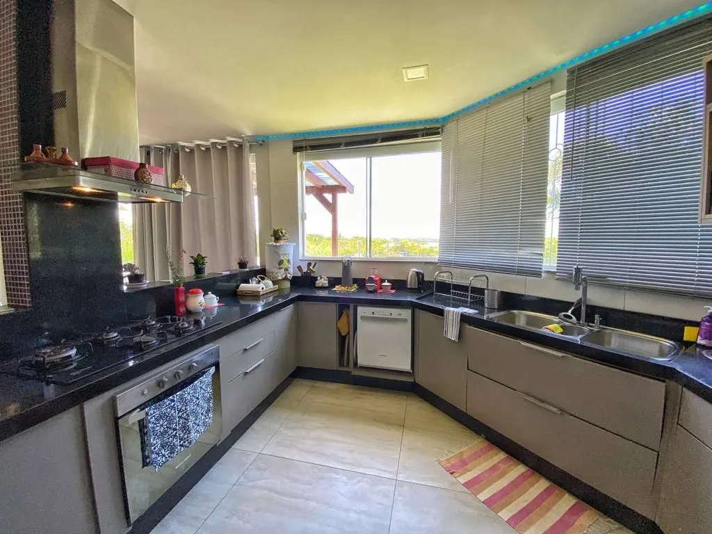Furnished house with 3 en-suite bedrooms and 4 baths — photo 2