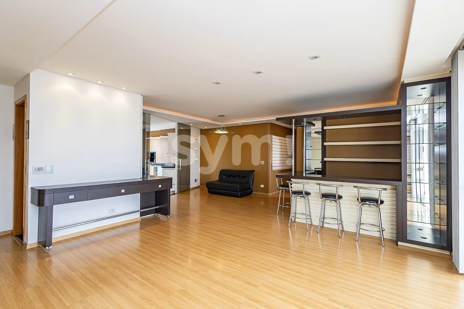3-bedroom apartment with private BBQ on balcony — photo 4