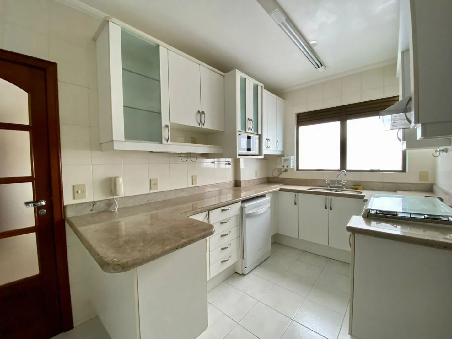 Apartamento mobiliado de 3 dormitórios com 207 m² no 6º andar — photo 25