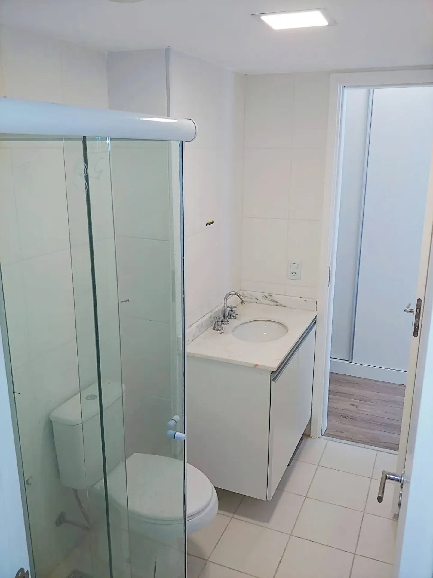 Apartment with 3 bedrooms, balcony and 2 parking spots — photo 31