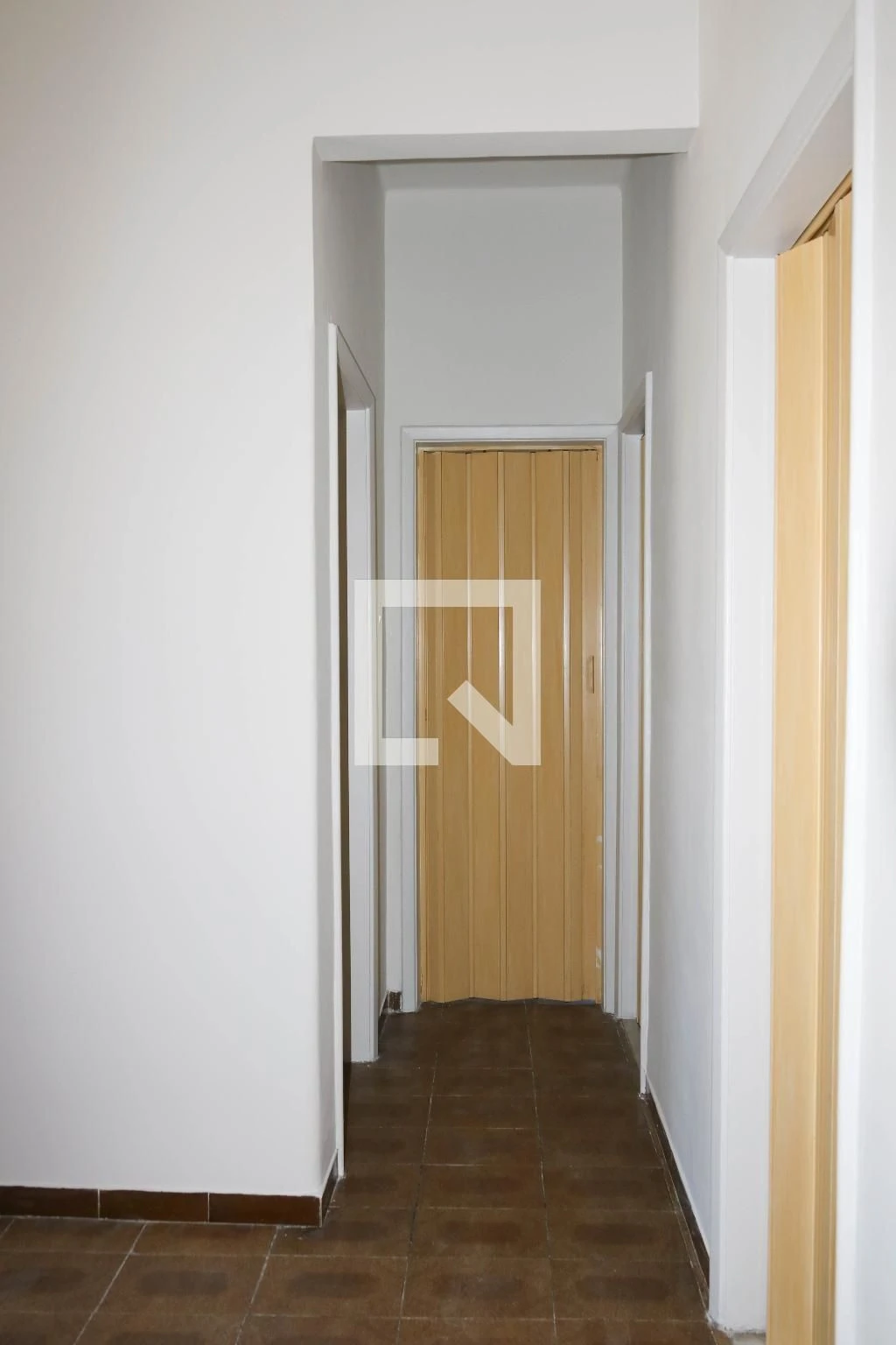Apartamento com 2 quartos e cozinha fechada com fogão a gás — photo 14