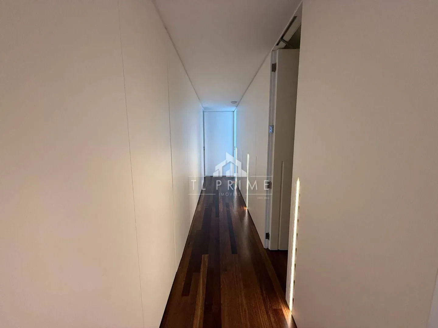 4-suite apartment with 555 m² and 5 parking spaces — photo 49