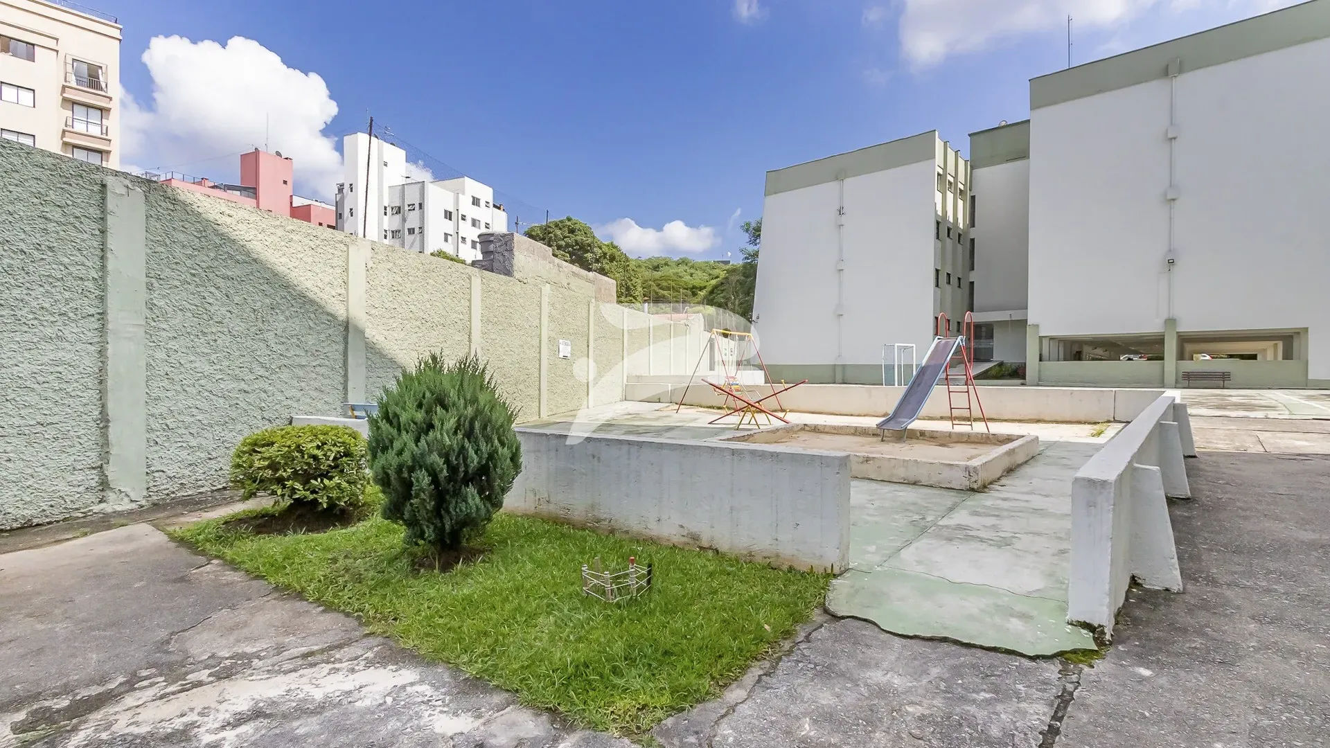 3-bedroom apartment with wood or laminate floors in Curitiba — photo 4