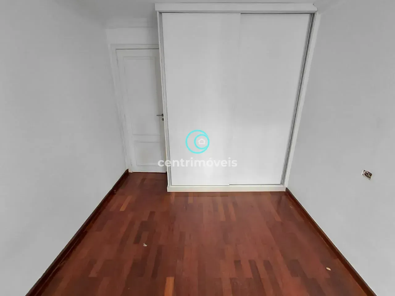 3-bedroom apartment with a walk-in closet — photo 19