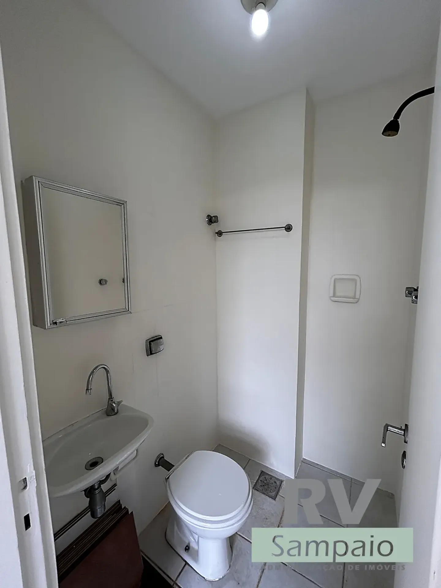One-bedroom apartment with a mountain view in Rio de Janeiro — photo 22