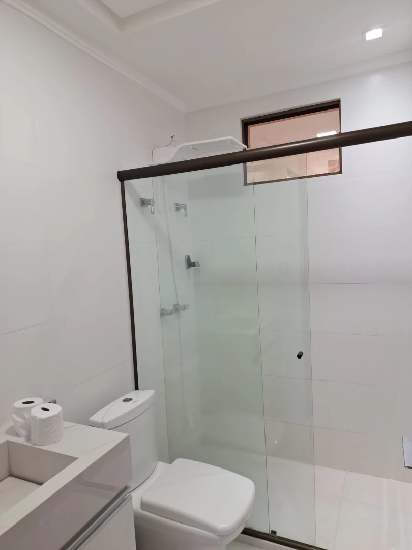 Квартира с застеклённым балконом и 2 ванными — photo 18