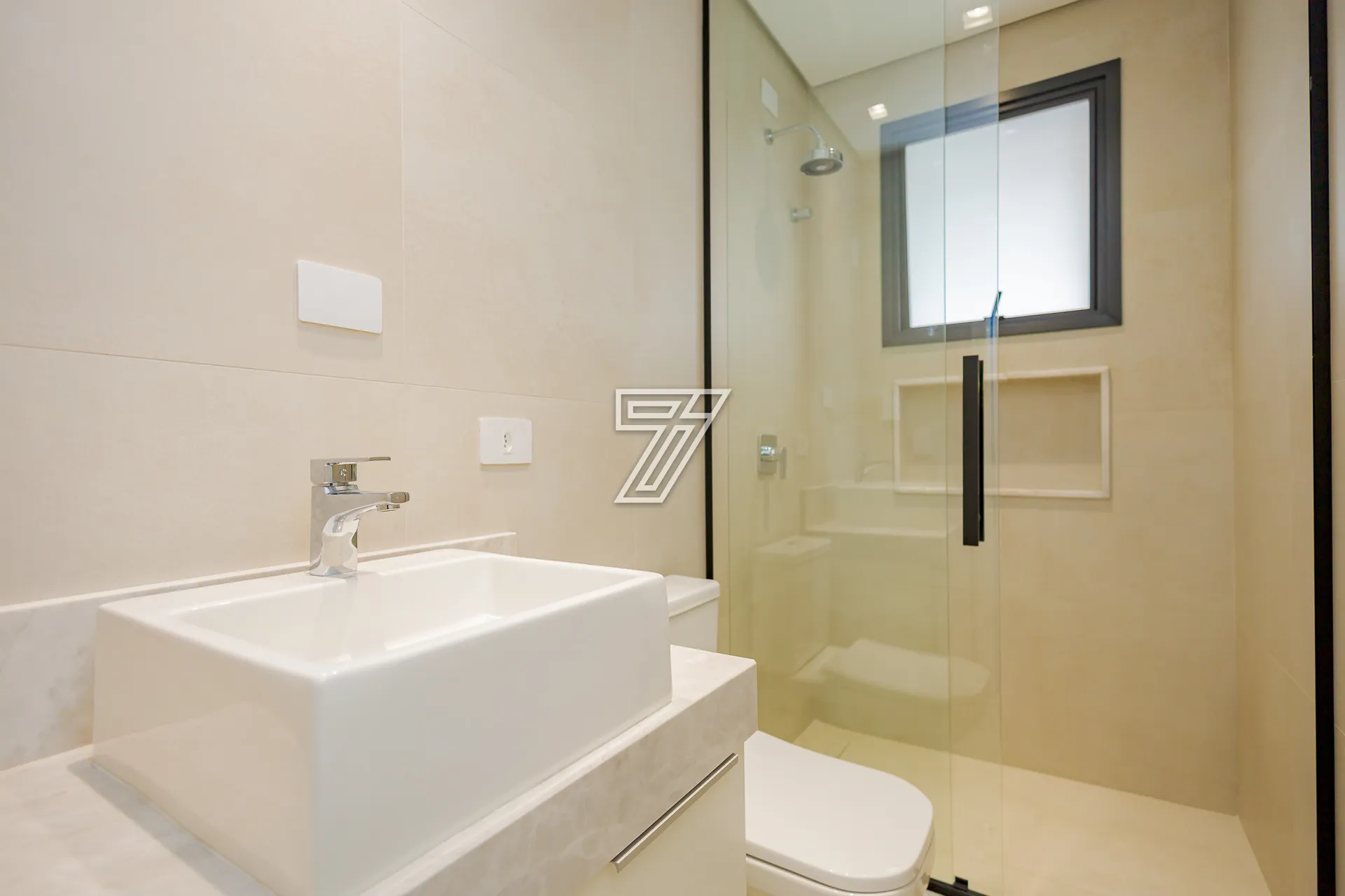 2-bedroom apartment with suite, open kitchen and 2 parking — photo 42