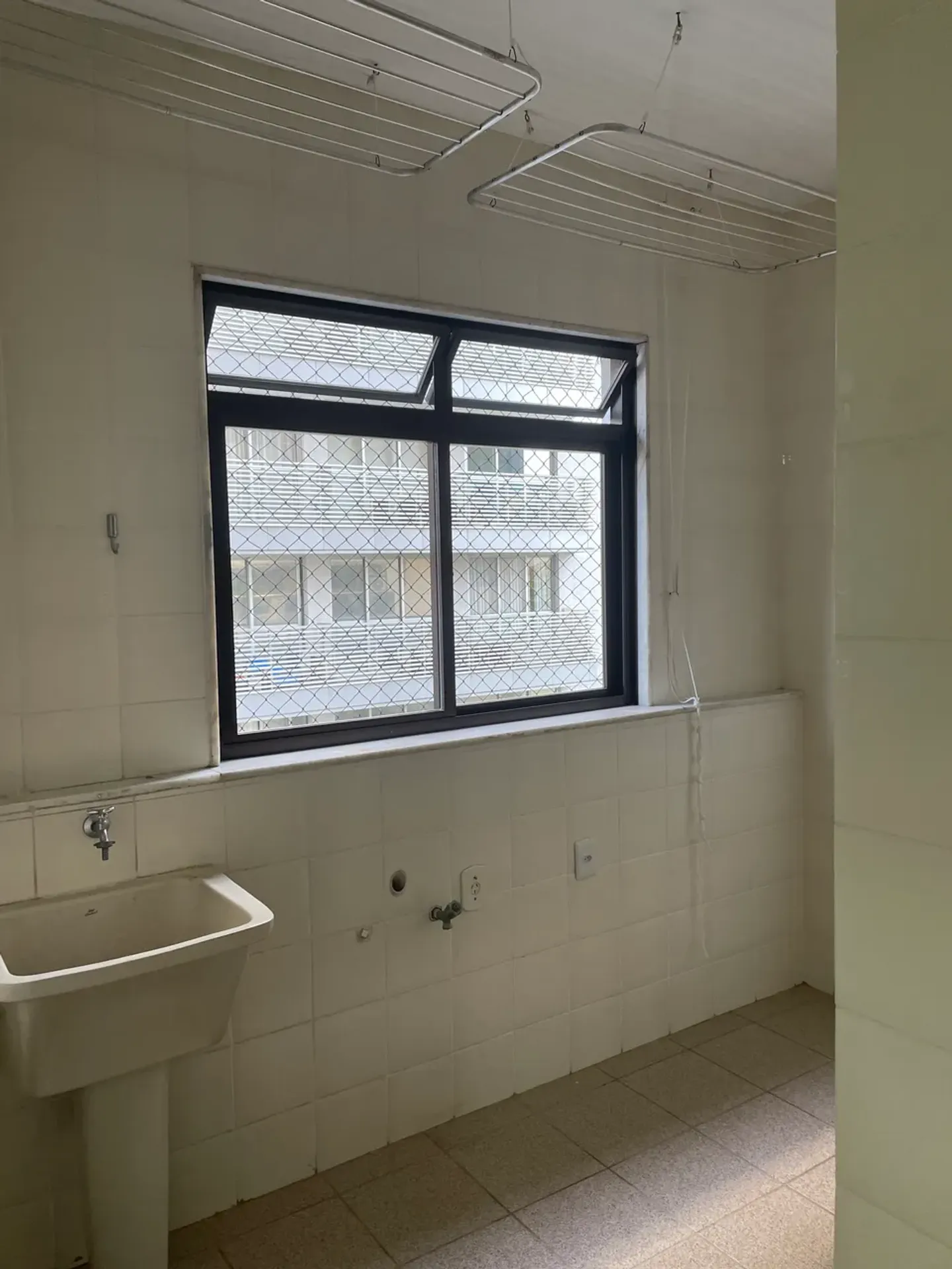 3-bedroom apartment in a building with a pool — photo 15