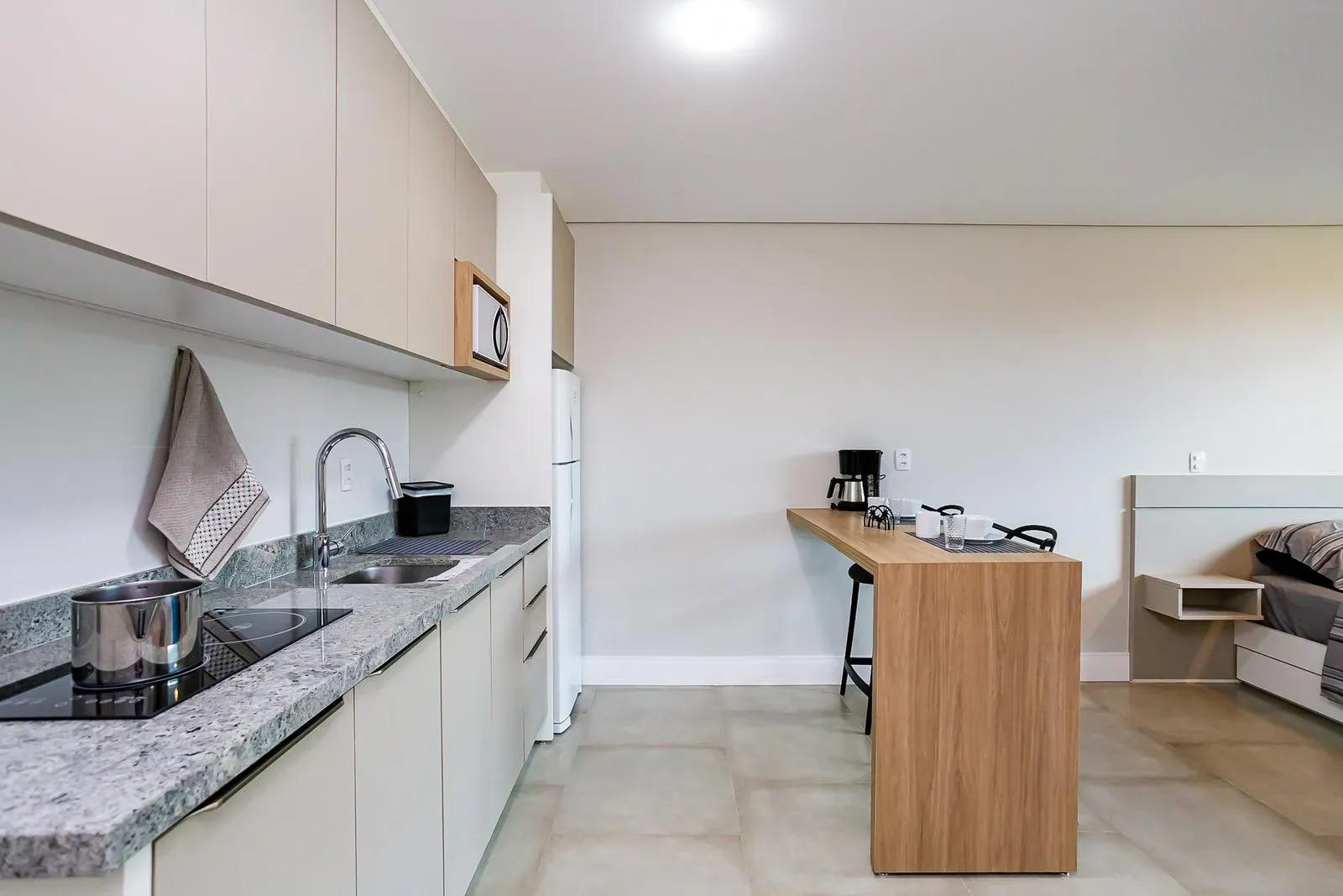 Furnished 27 m² apartment with 1 en-suite and no parking — photo 19
