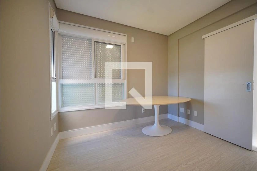 Apartment with 3 en-suite bedrooms and private yard — photo 11