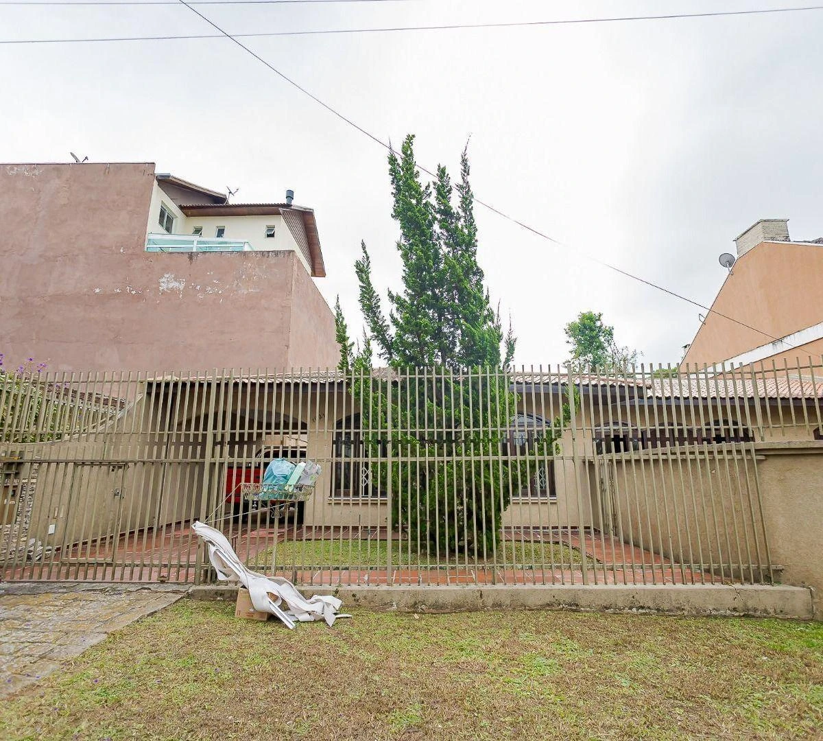 House with 4 bedrooms and 5 parking spaces — photo 27