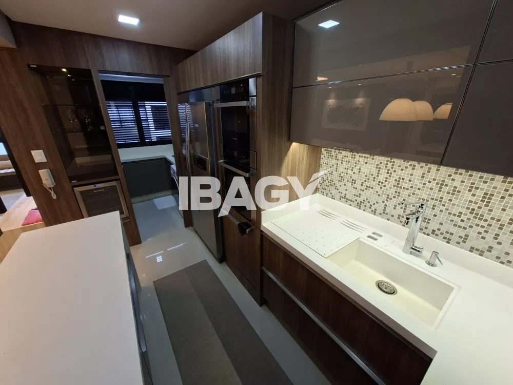 Furnished apartment with 2 bedrooms and 2 parking spots — photo 17