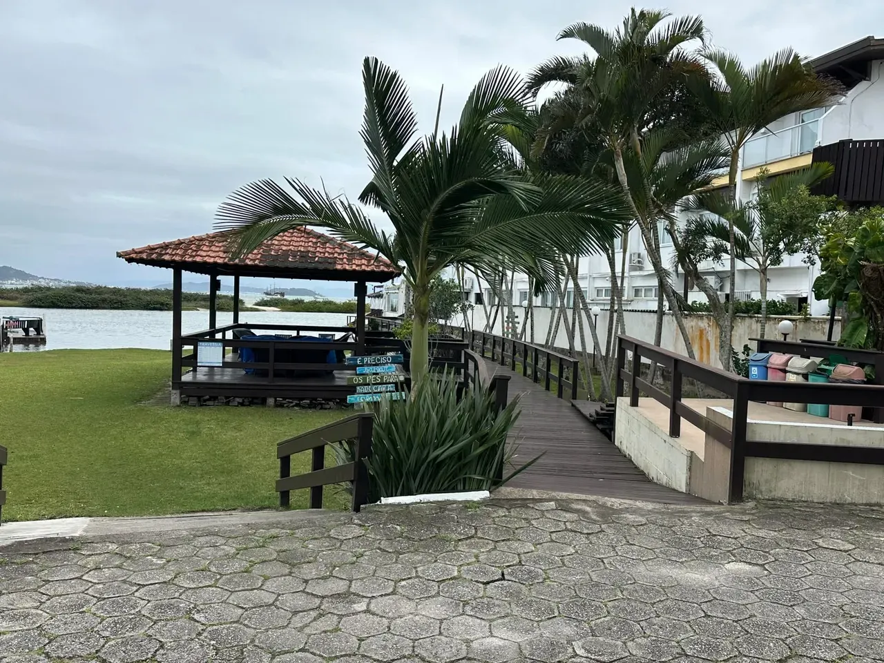 One-bedroom apartment with a water view in Florianópolis — photo 10