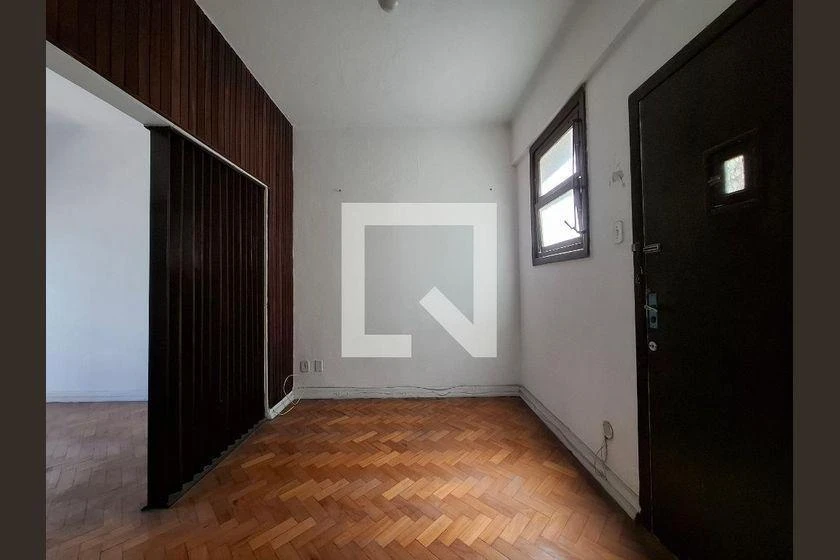 Wood or laminate floors in a one-bedroom apartment, 30 m² — photo 7