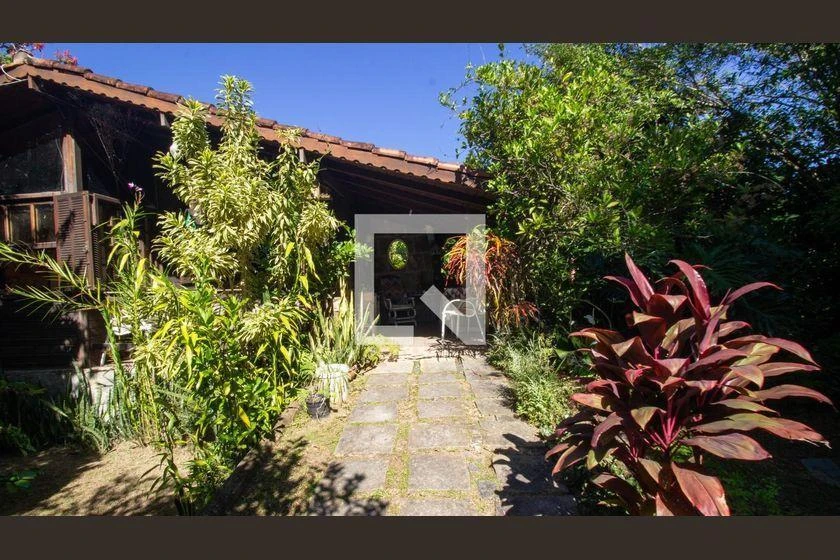 Furnished house with 5 bedrooms and 2100 m² — photo 33