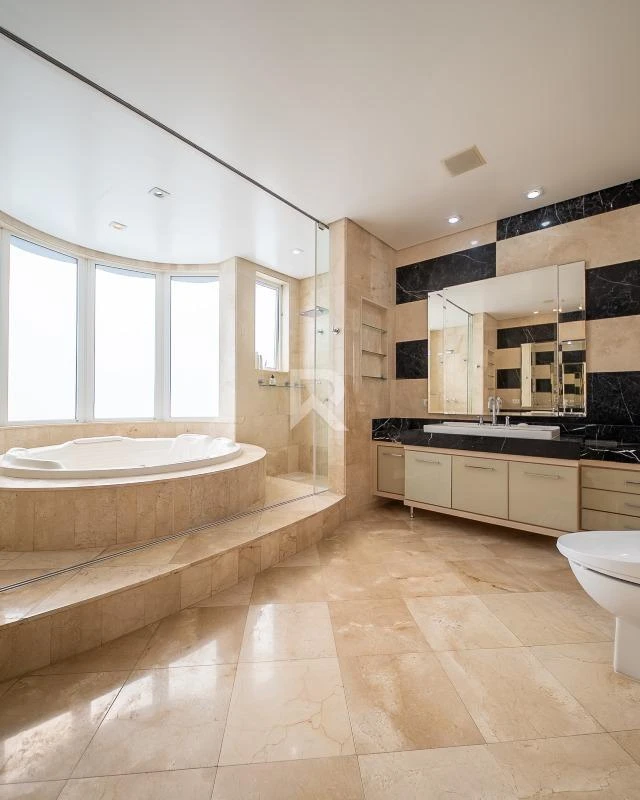 344 m² apartment with floor-to-ceiling windows and a bathtub — photo 38