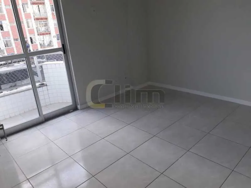 3-bedroom apartment in a building with a pool — photo 14