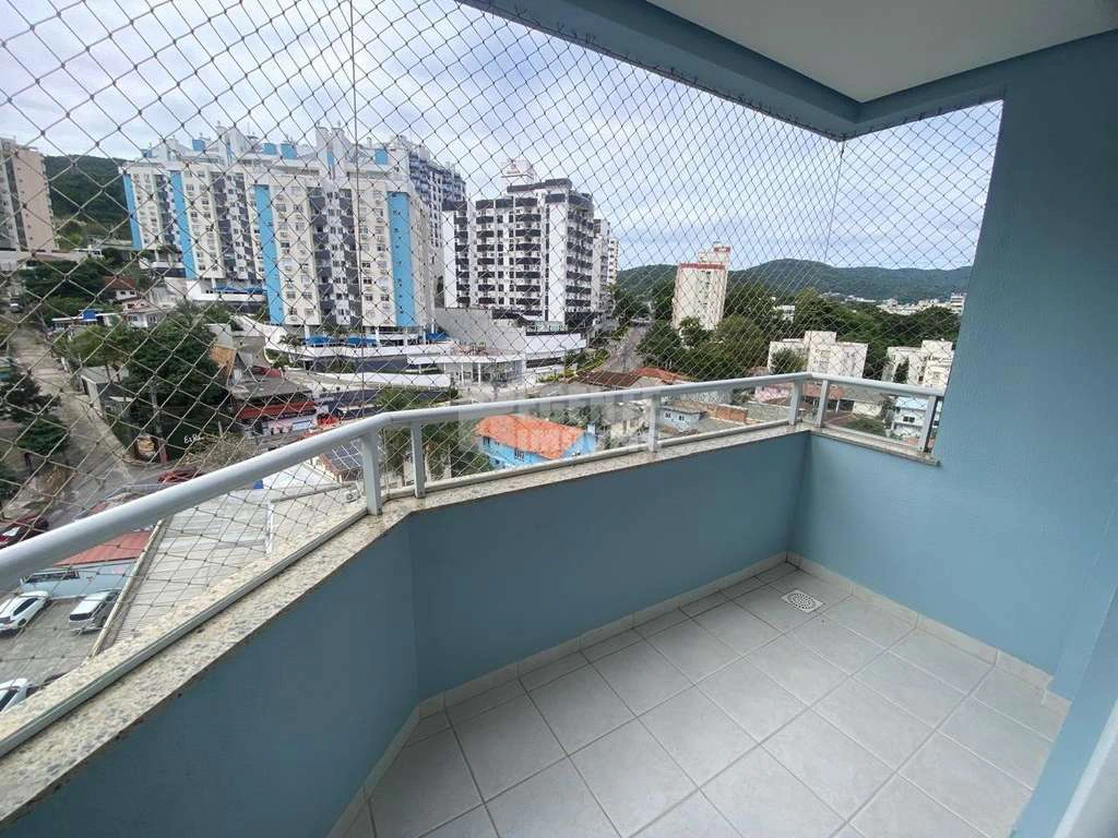 Квартира с 2 спальнями, балконом и 93 м²
